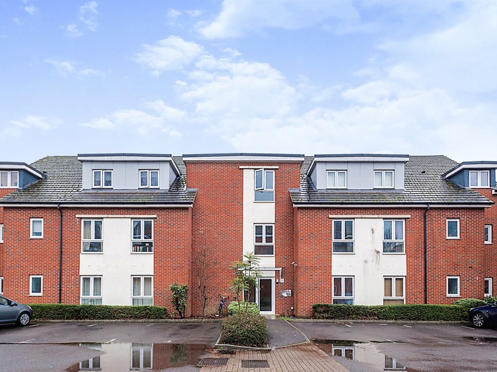 2 bed flat for sale in Egrove Close, Oxford OX1, £280,000