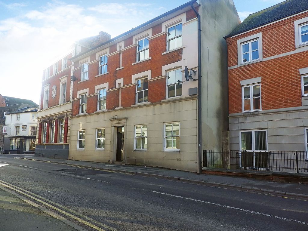 1 bed flat for sale in Cricklade Street, Swindon, Wiltshire SN1, £120,000
