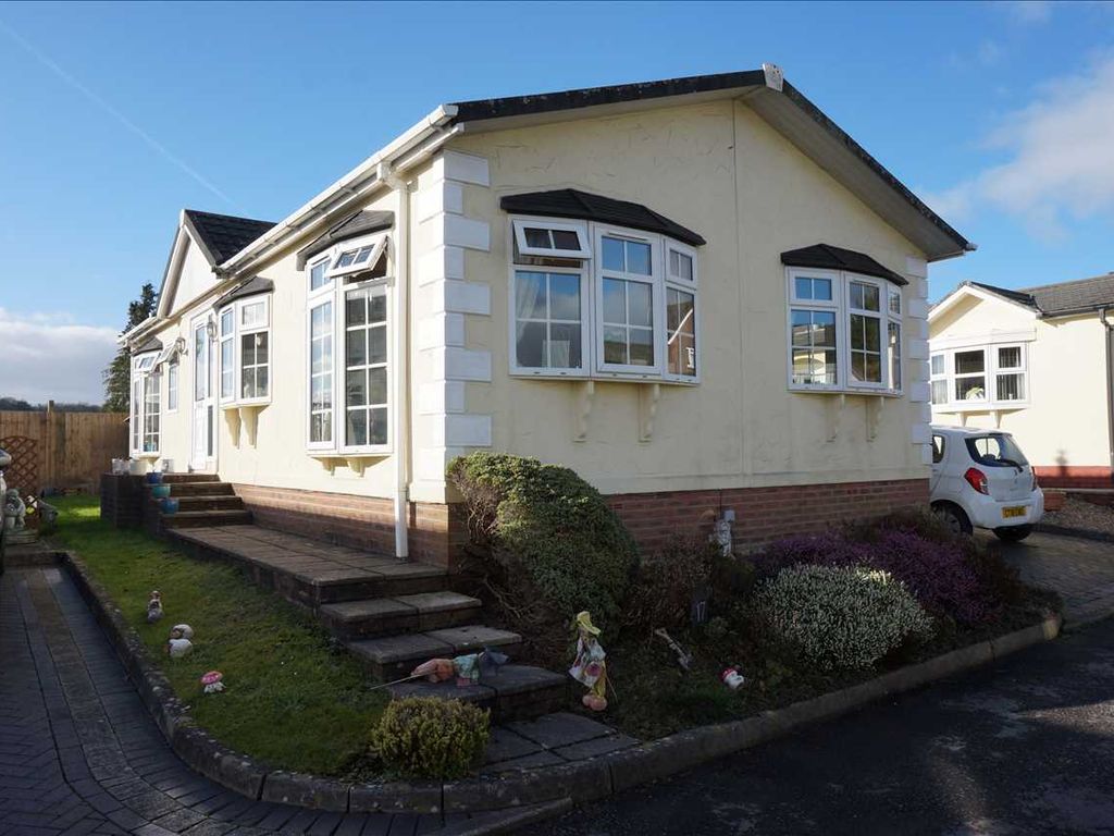 2 bed mobile/park home for sale in Poplar Court, Cross Hands, Llanelli SA14, £124,995
