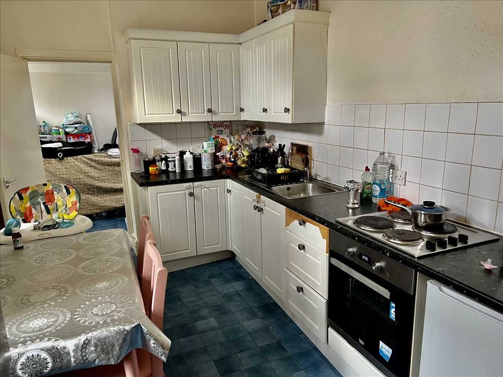 4 bed block of flats for sale in Riches Street, Wolverhampton, Wolverhampton WV6, £280,000