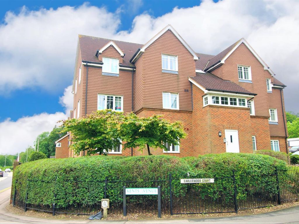 2 bed flat for sale in London Road, Hemel Hempstead HP3, £260,000