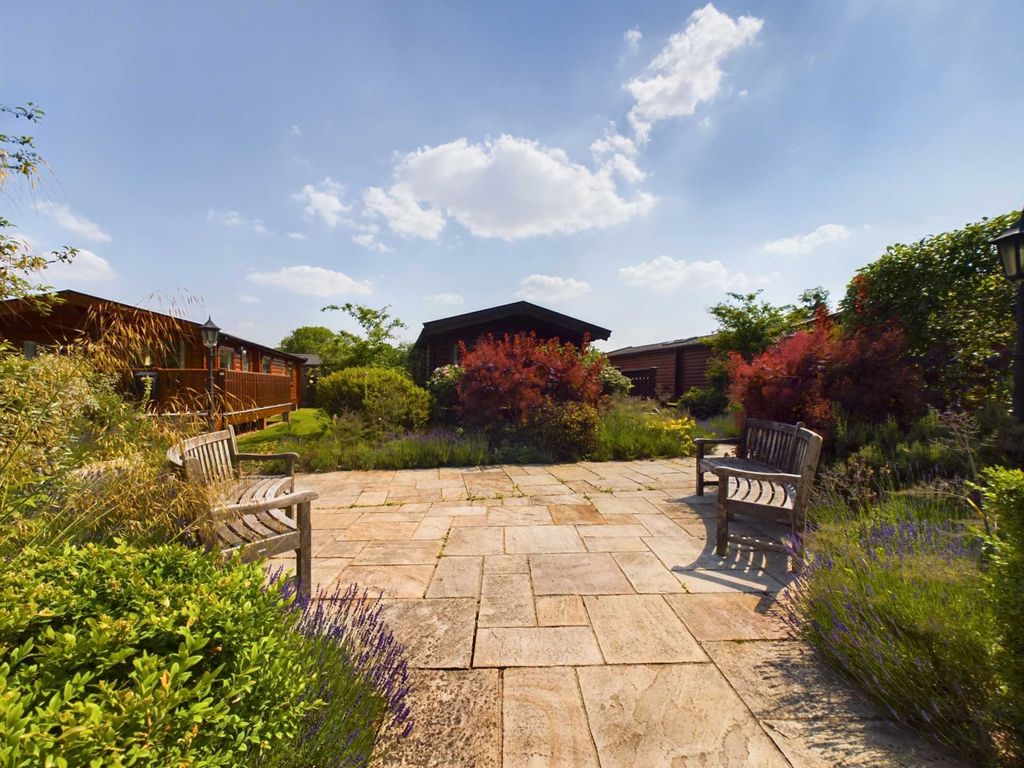 2 bed detached house for sale in The Walled Garden, Harleyford Estate SL7, £250,000