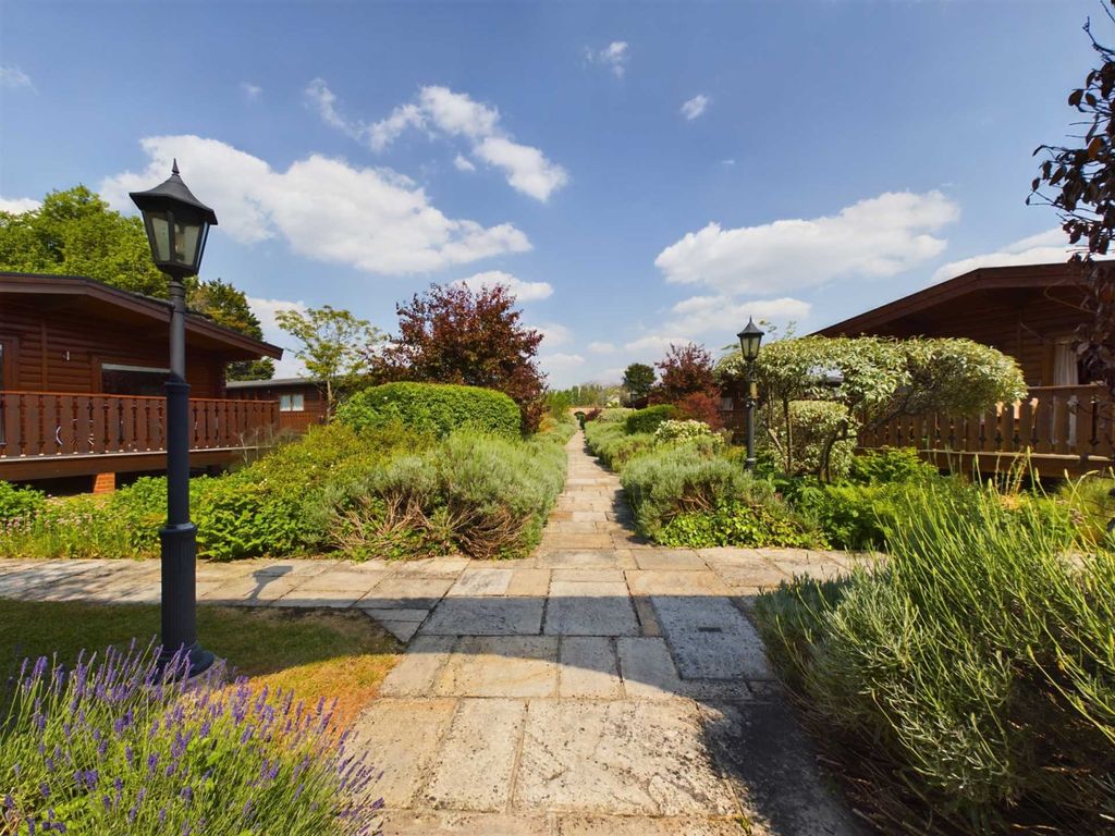 2 bed detached house for sale in The Walled Garden, Harleyford Estate SL7, £250,000