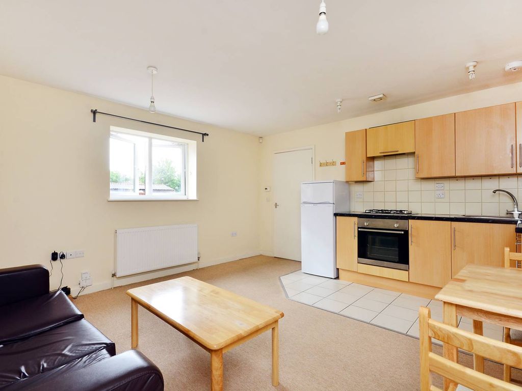 1 bed flat for sale in Western Road, Mitcham CR4, £225,000