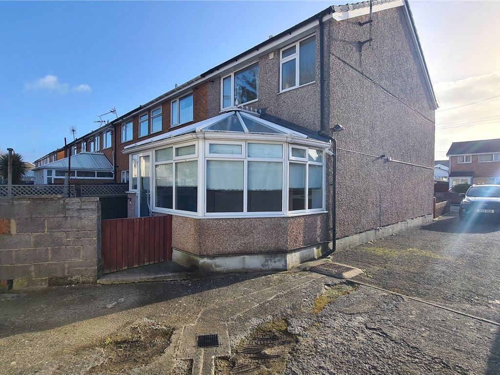 3 bed end terrace house for sale in Ffordd Cynan, Bangor, Ffordd Cynan, Bangor LL57, £170,000