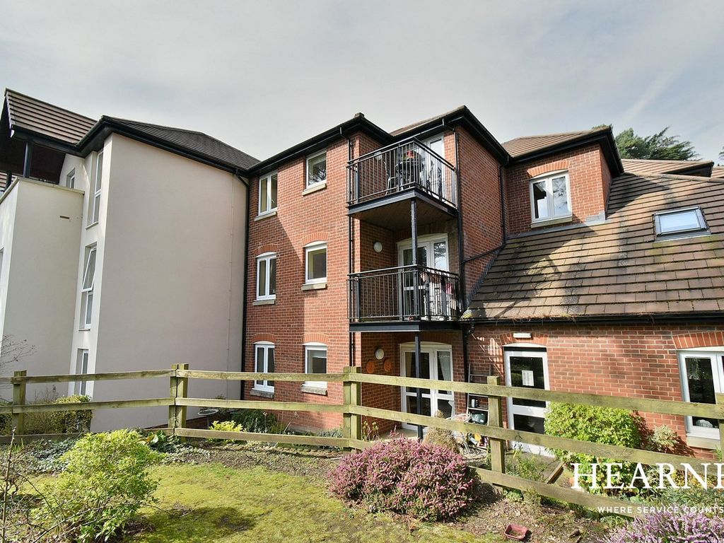 1 bed flat for sale in 557 Ringwood Road, Ferndown BH22, £145,000