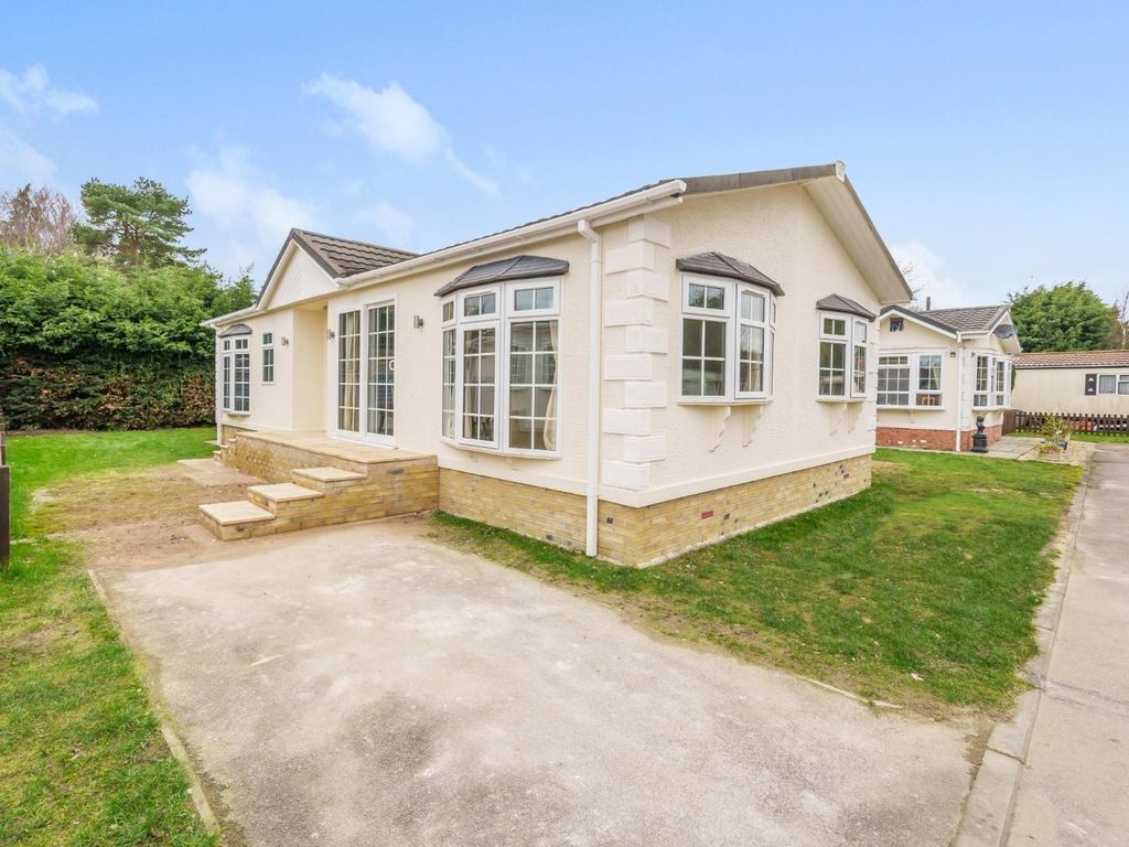 3 bed mobile/park home for sale in Chapel Farm Park, Hawthorn Hill, Coningsby LN4, £110,000