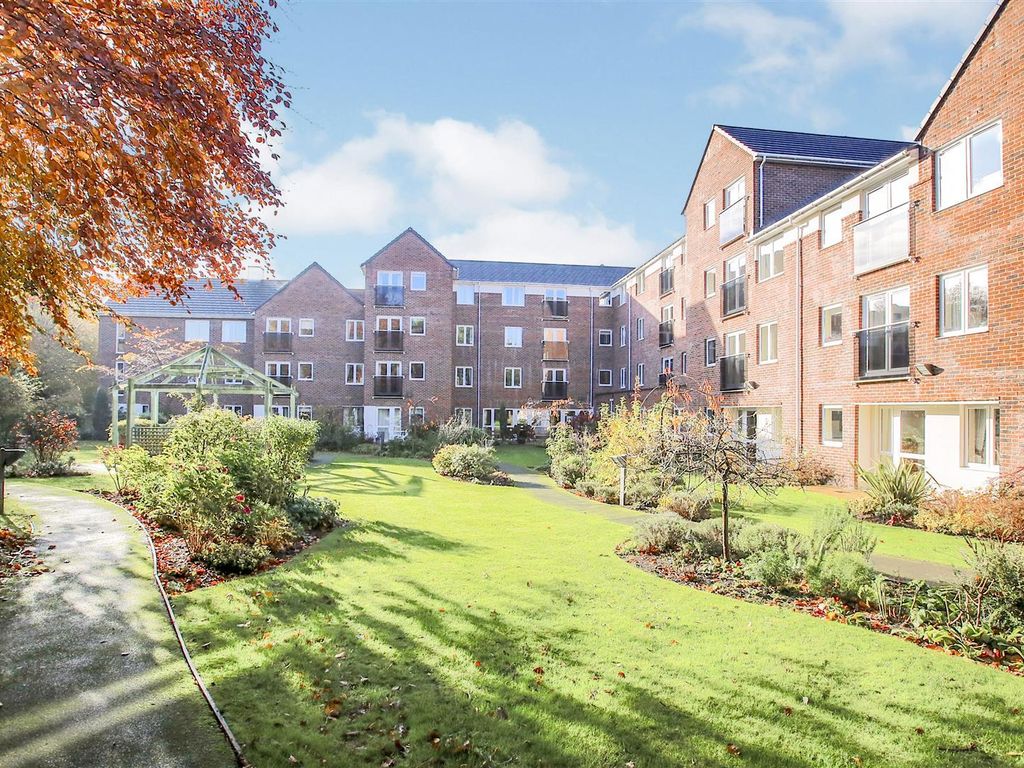 2 bed flat for sale in Dutton Court, Station Approach, Off Station Road, Cheadle Hulme SK8, £250,000