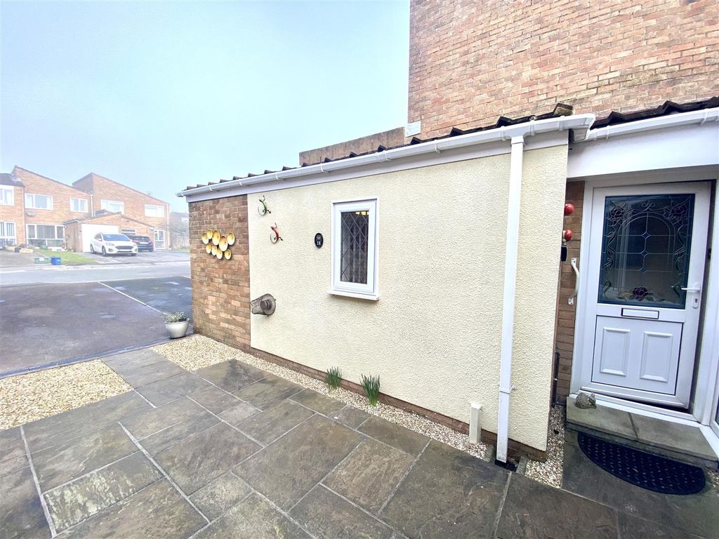 2 bed terraced house for sale in Oak Close, Bulwark, Chepstow NP16, £199,950