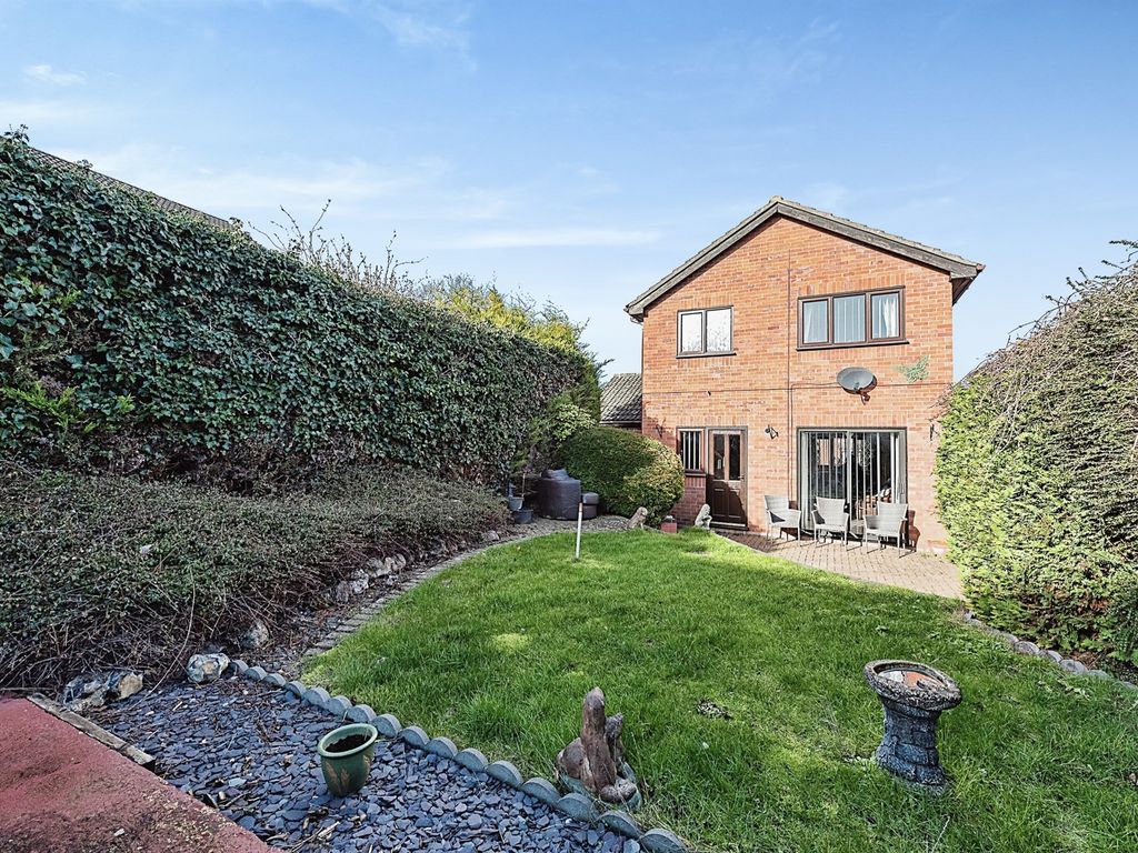 3 bed detached house for sale in Henry Ward Road, Harleston IP20, £300,000