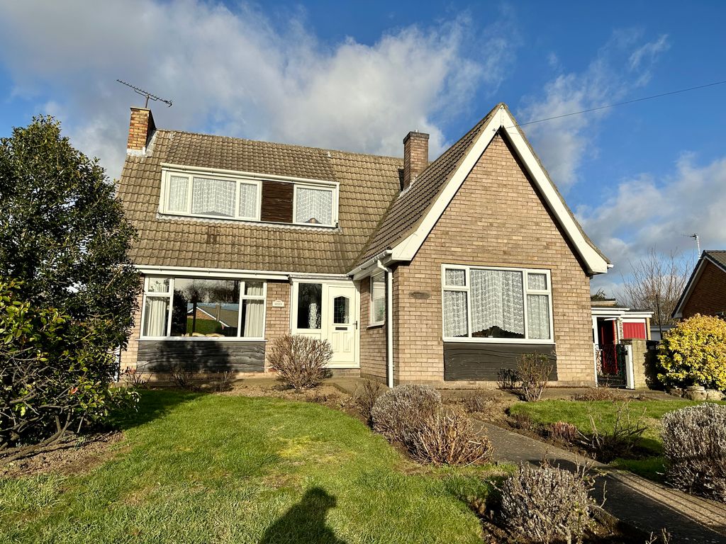 3 bed detached house for sale in High Street, Barnby Dun, Doncaster DN3, £300,000