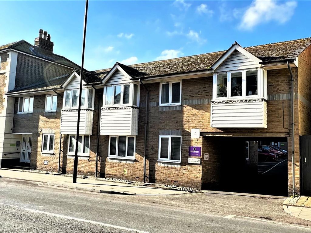 1 bed flat for sale in The Bourne, Hastings TN34, £120,000