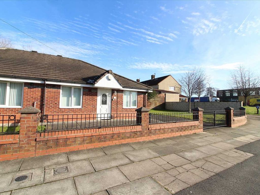 2 bed bungalow for sale in Bewley Drive, Southdene, Kirkby L32, £82,500