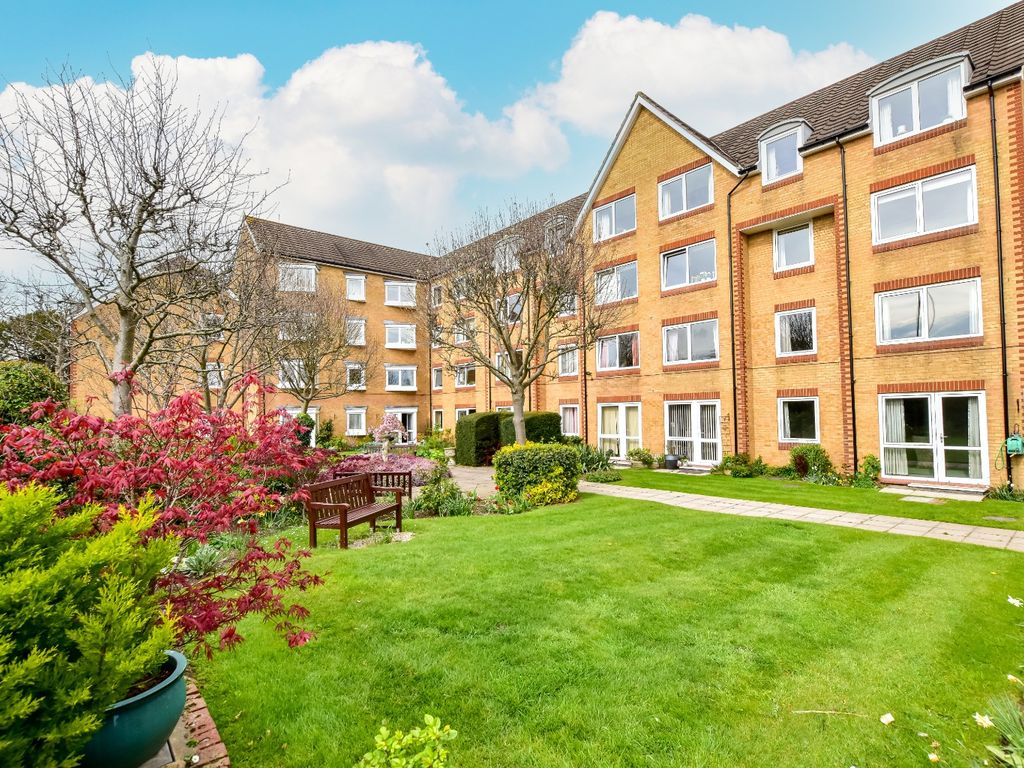 2 bed flat for sale in Cassio Road, Watford, Hertfordshire WD18, £150,000