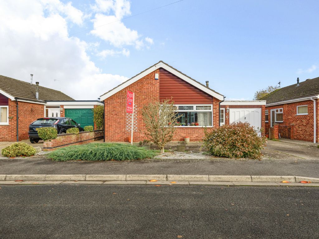 2 bed bungalow for sale in Manor Leas Close, Lincoln LN6, £144,000