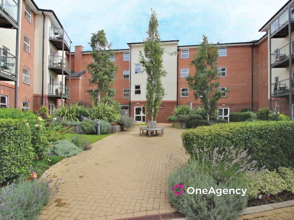 2 bed flat for sale in High Street, Wolstanton, Newcastle-Under-Lyme ST5, £115,000