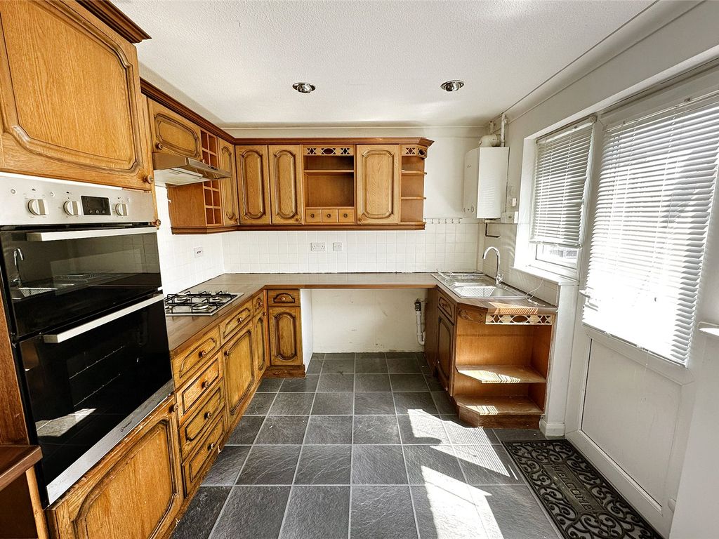 2 bed terraced house for sale in Fleet Close, Littlehampton, West Sussex BN17, £250,000