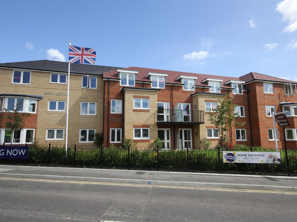 1 bed flat for sale in Beck Lodge, Botley Road, Park Gate SO31, £297,950