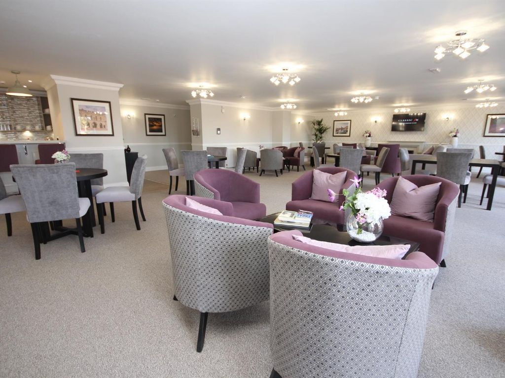 1 bed flat for sale in Beck Lodge, Botley Road, Park Gate SO31, £297,950