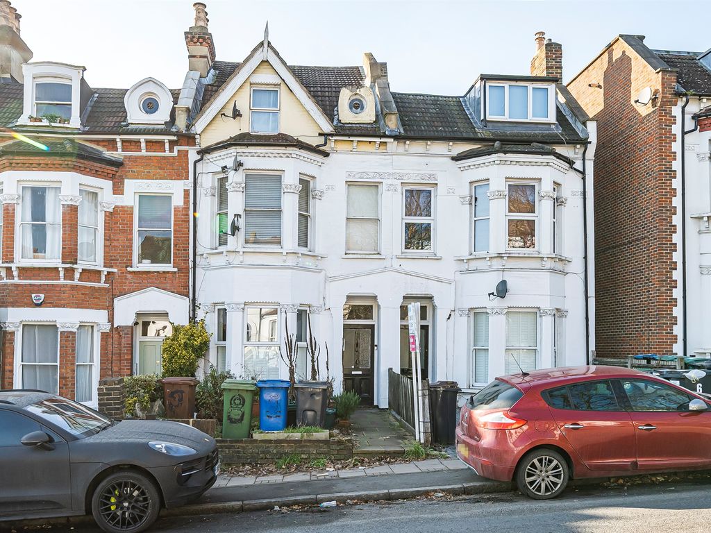 1 bed flat for sale in Elmers End Road, London SE20, £170,000
