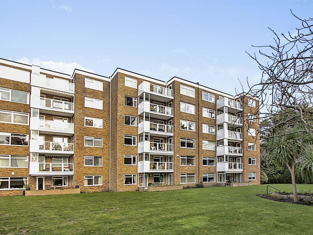 2 bed flat for sale in The Avenue, Westbourne, Bournemouth BH13, £330,000