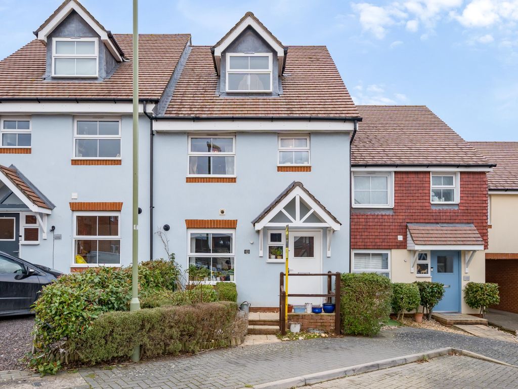 3 bed terraced house for sale in Yarrow Close, Andover SP11, £295,000