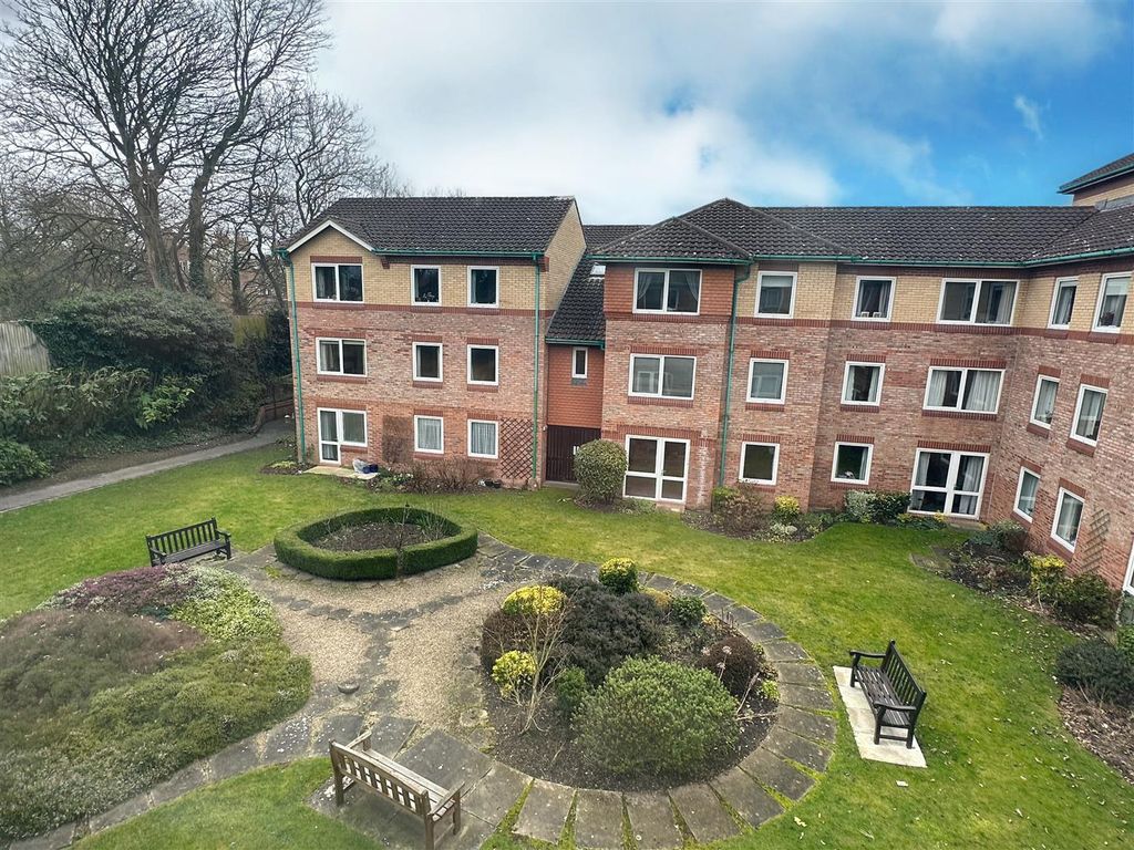 1 bed flat for sale in Danesmead Close, York YO10, £85,000