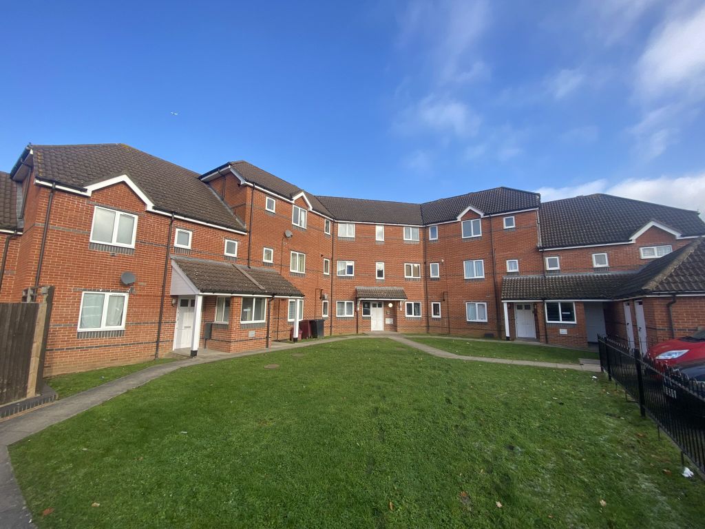 2 bed flat for sale in Northumberland Avenue, Reading, Berkshire RG2, £150,000