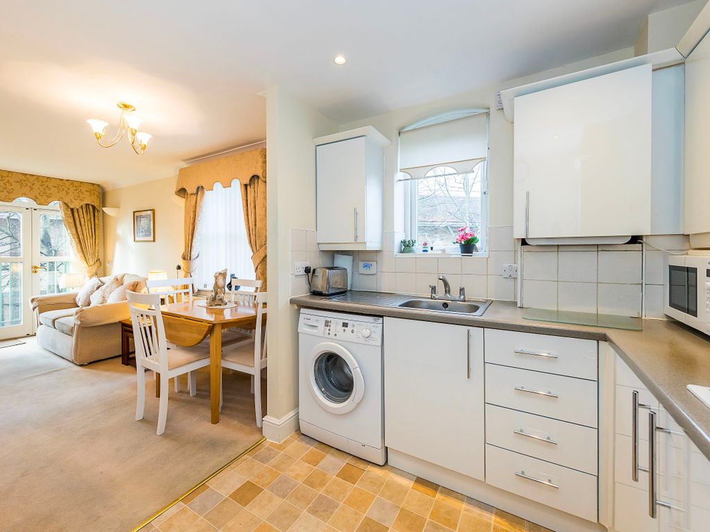 1 bed flat for sale in Copperfield Court, Barkingside IG6, £191,250