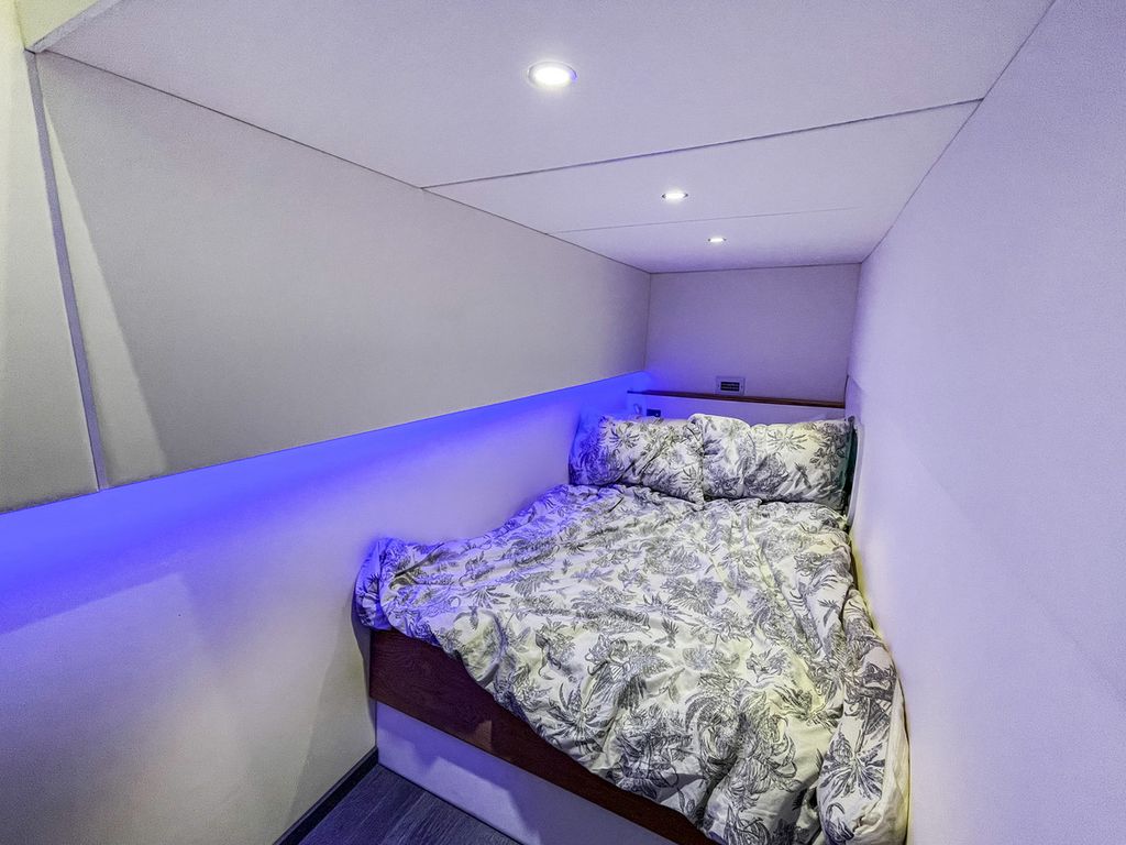 4 bed flat for sale in Brighton Marina Village, Brighton BN2, £185,000