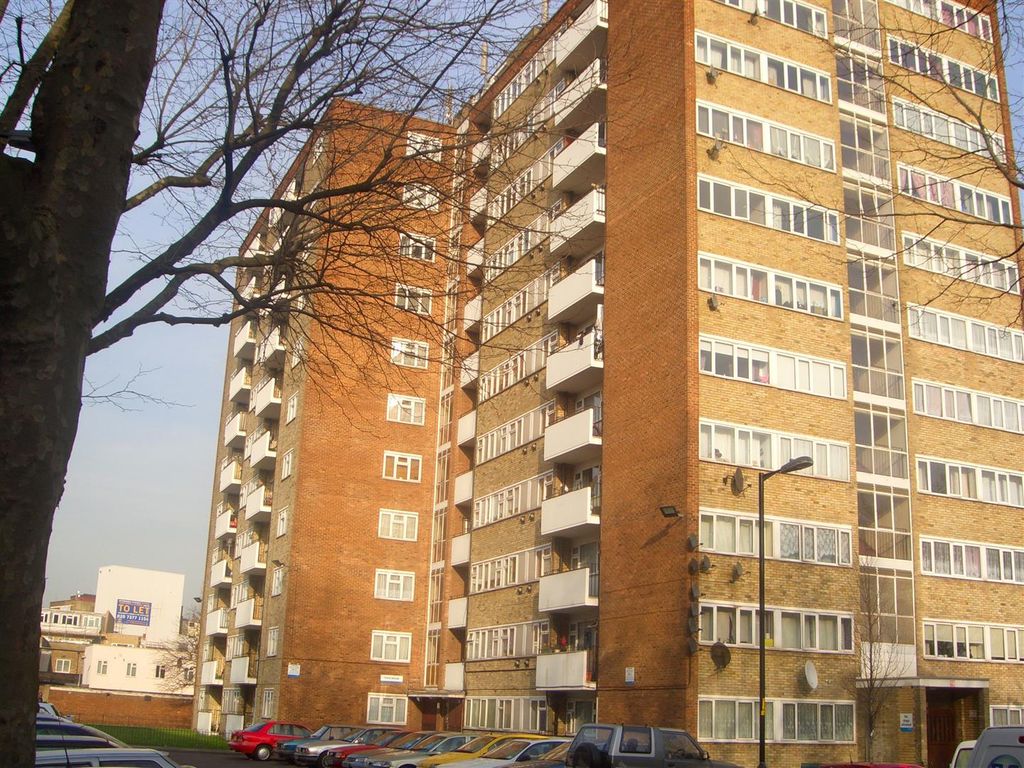 2 bed flat for sale in Manor Estate, London SE16, £280,000