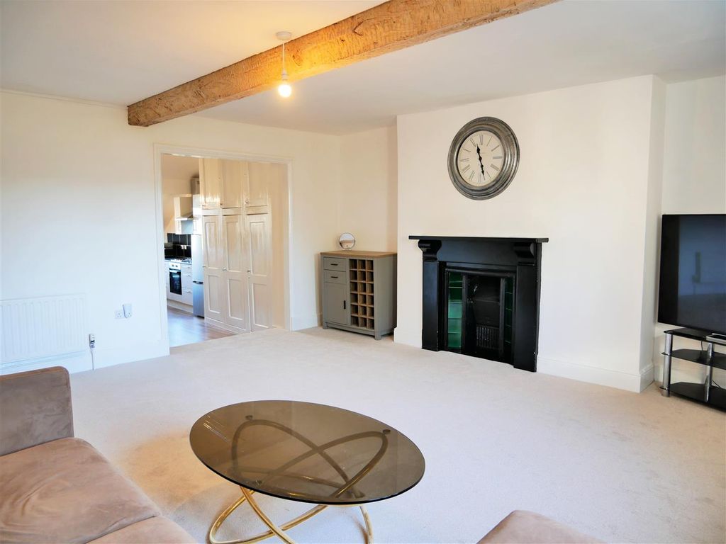 3 bed flat for sale in The Green, Calne SN11, £260,000