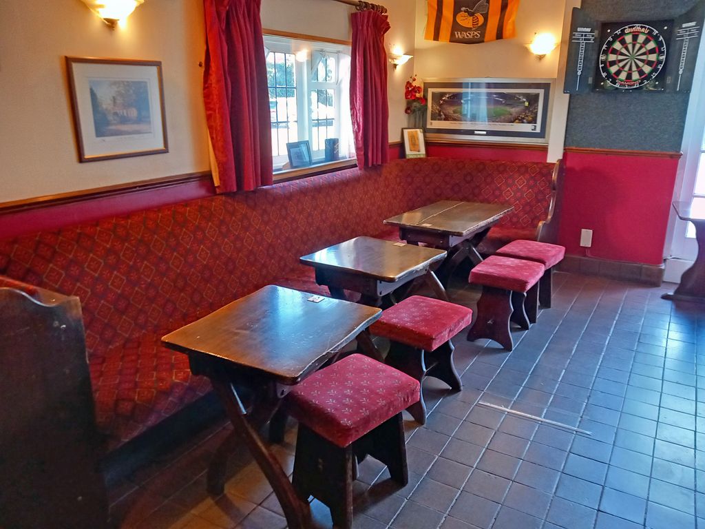 Pub/bar for sale in Lower End, Coventry CV8, £565,000