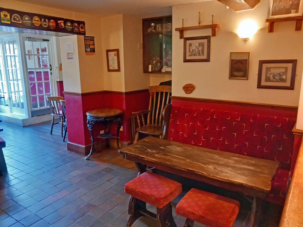 Pub/bar for sale in Lower End, Coventry CV8, £565,000