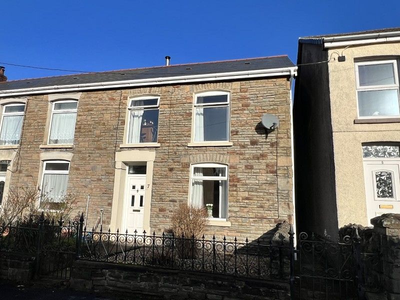 3 bed end terrace house for sale in Glyn Road, Lower Brynamman, Ammanford, Carmarthenshire. SA18, £149,950