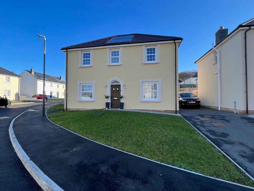4 bed detached house for sale in Stad Craig Ddu, Llanon SY23, £319,950