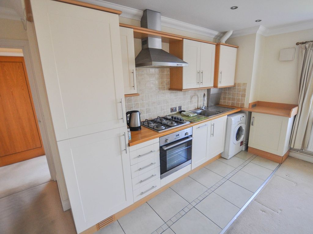 2 bed flat for sale in Gravel Hill, Wimborne BH21, £235,000