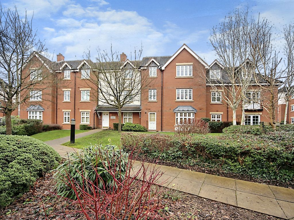 2 bed flat for sale in Chancel Court, Solihull B91, £270,000