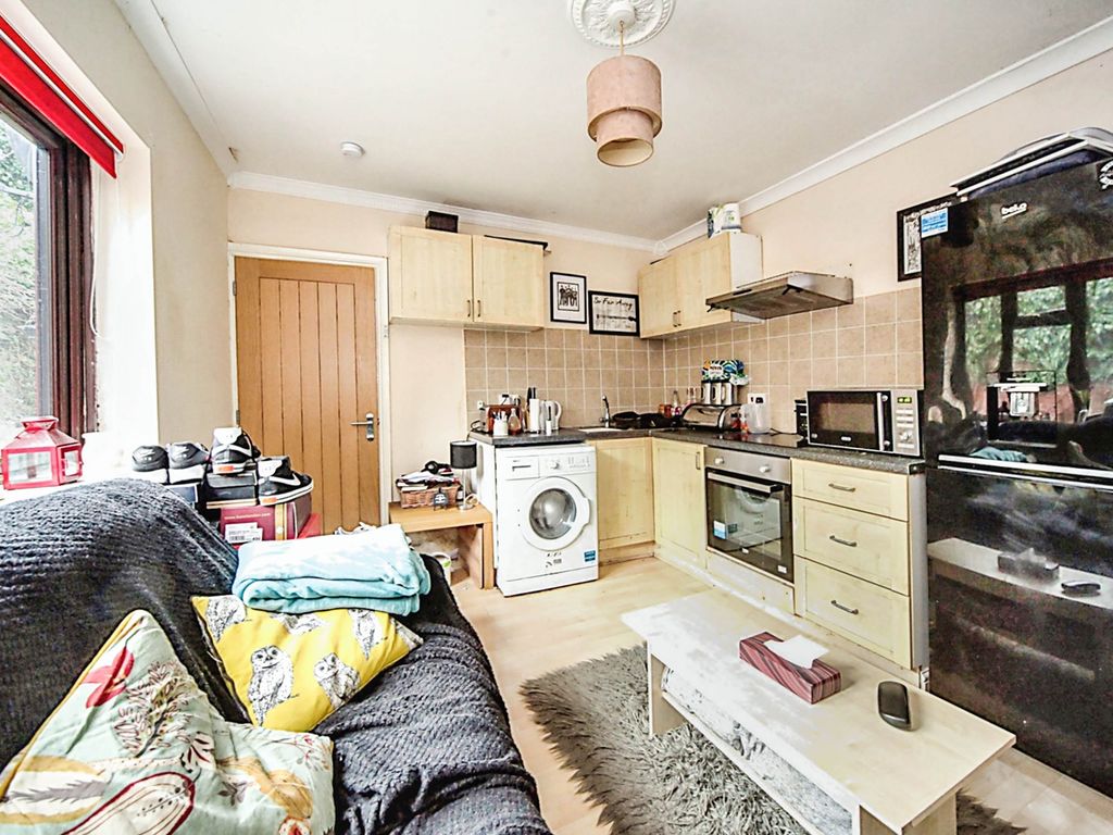 1 bed flat for sale in Napier Road, Luton LU1, £140,000