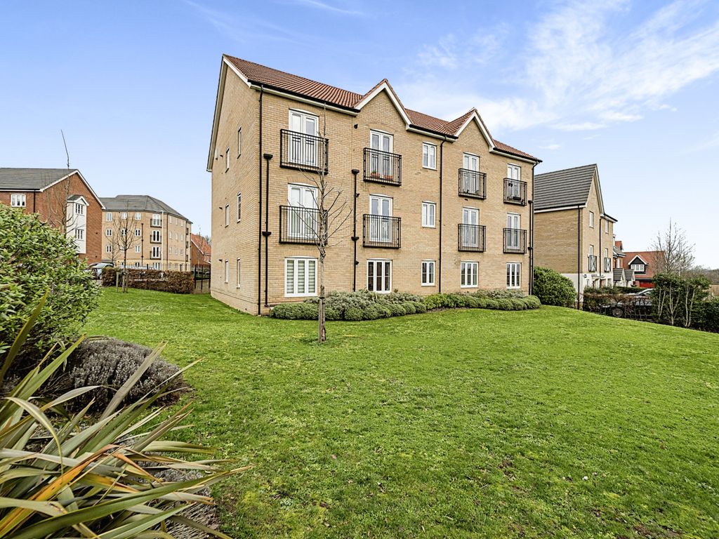 1 bed flat for sale in Allerton Grove, Chigwell IG7, £260,000