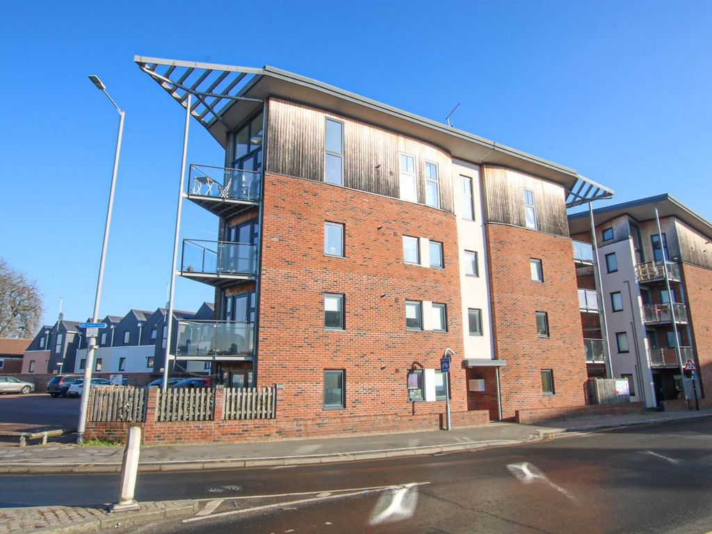 2 bed flat for sale in Beckham Place, Edward Street, Norwich NR3, £160,000