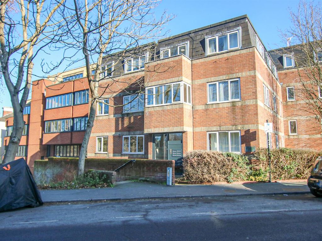 2 bed flat for sale in Raleigh Court, Rouen Road, Norwich NR1, £159,995