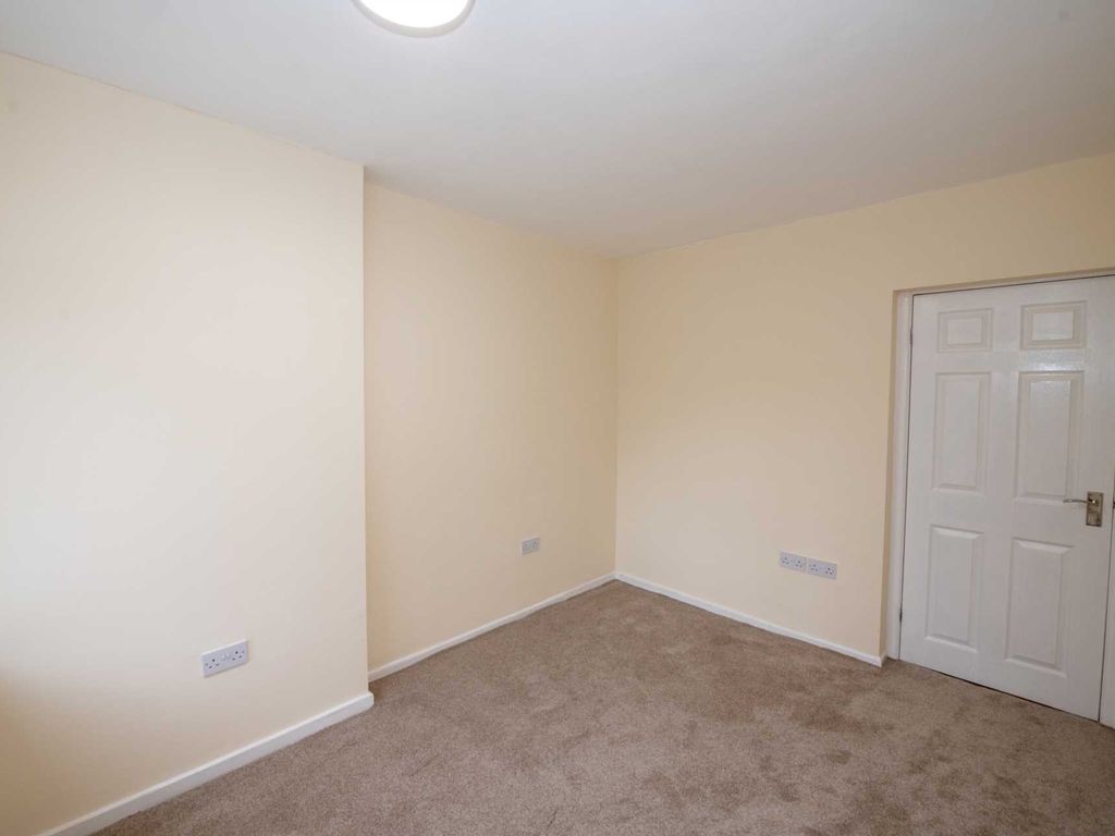 2 bed flat for sale in Haversham Court, Crumpsall M8, £160,000