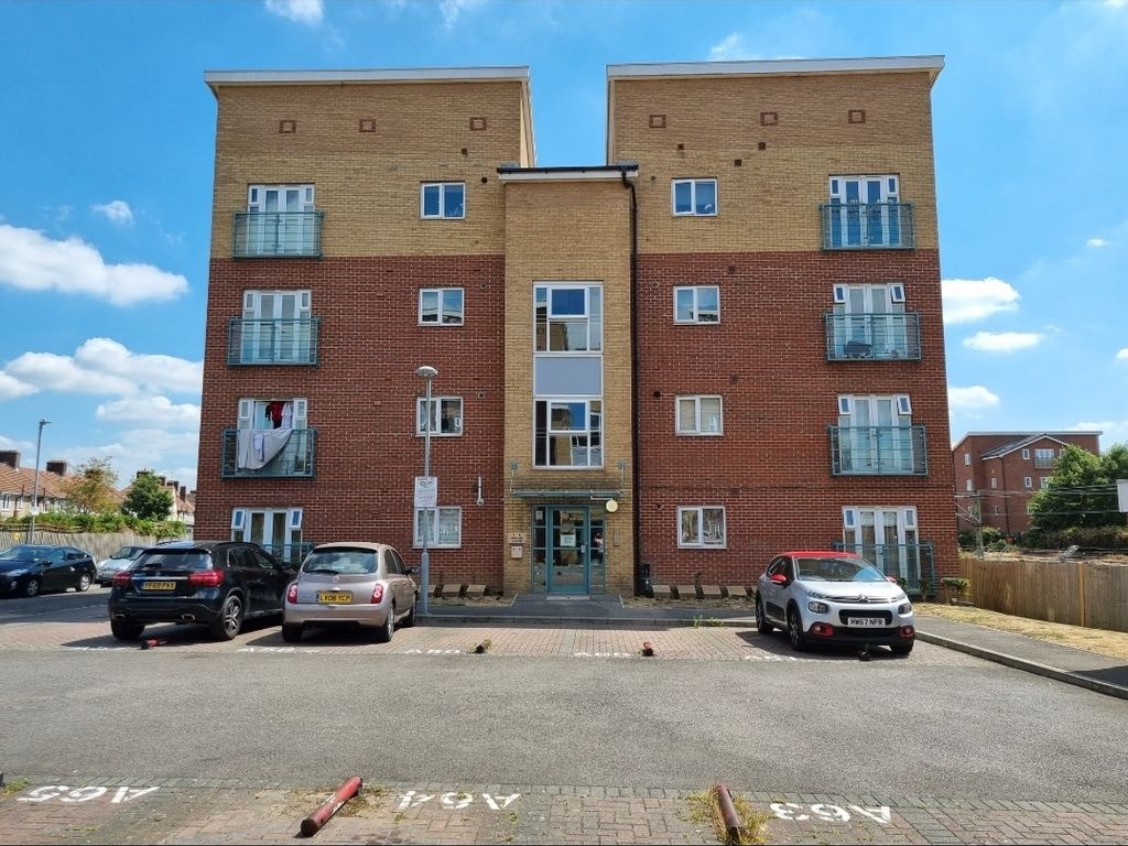 2 bed flat for sale in St. Mark's Place, Dagenham RM10, £250,000