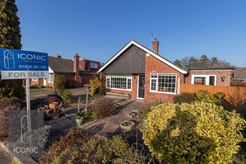 3 bed detached bungalow for sale in Rossons Road, Taverham, Norwich NR8, £325,000