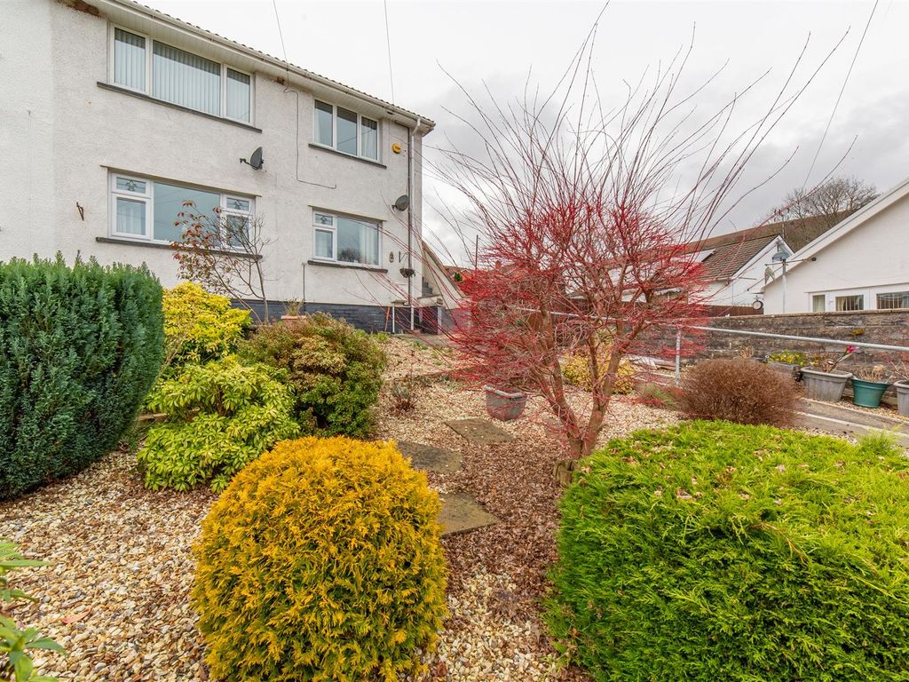 2 bed flat for sale in Thornhill Road, Upper Cwmbran, Cwmbran NP44, £120,000