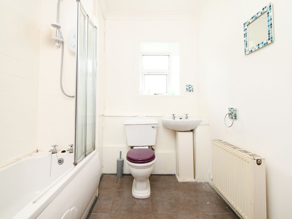 2 bed flat for sale in Queen Street, Gourdon, Montrose DD10, £80,000