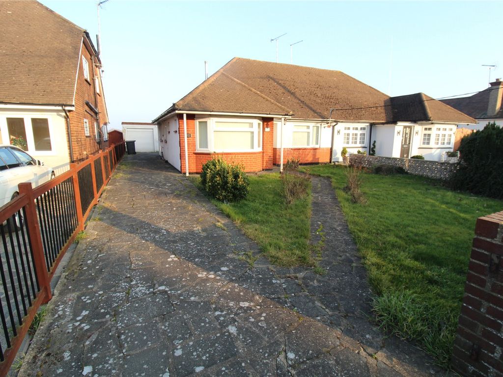 2 bed bungalow for sale in Ashingdon Road, Rochford, Essex SS4, £325,000