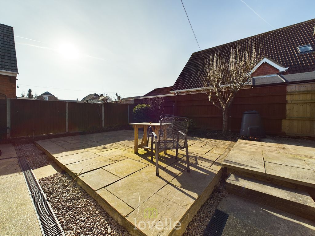 3 bed detached bungalow for sale in Haile Road, Humberston DN36, £185,000
