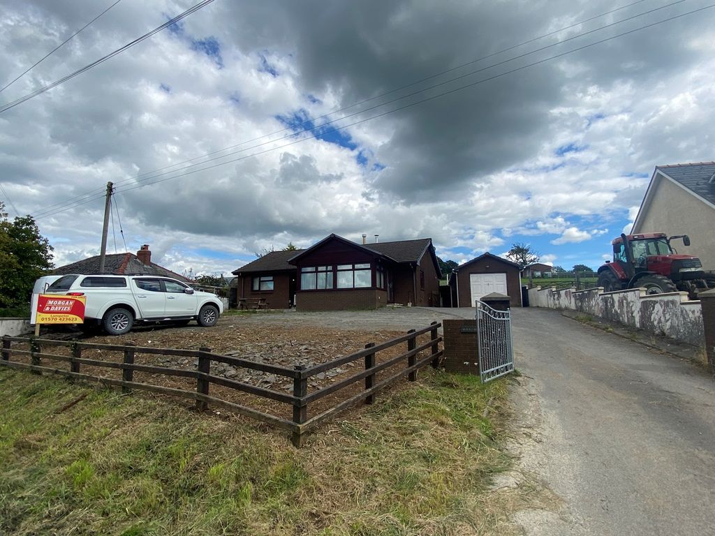 3 bed detached house for sale in Llanllwni, Llanybydder SA40, £275,000